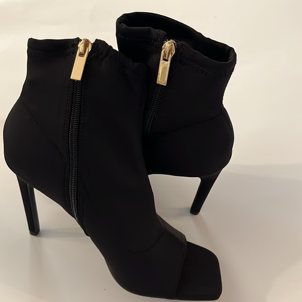 Rouge! Black Heeled Boots with Stiletto Heels